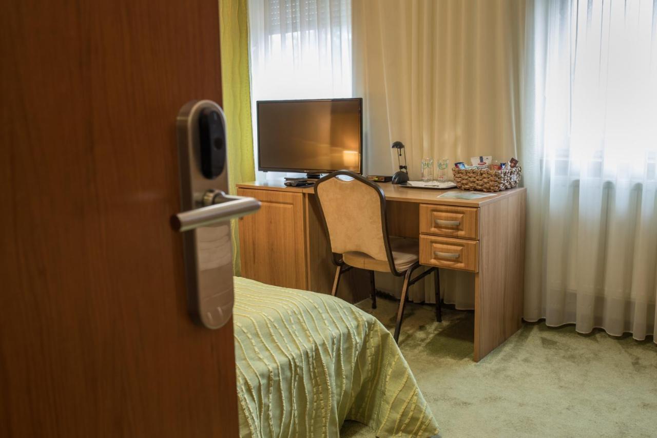 Hotel Slovan Lučenec Exteriér fotografie